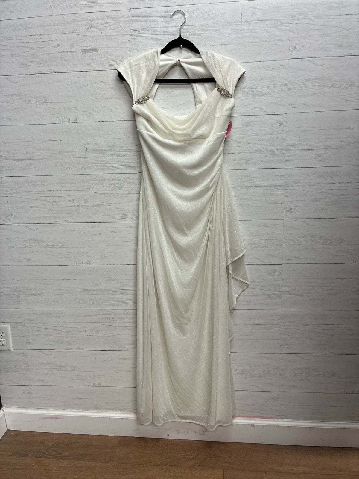 Size 10P R&M Richards White GOWN