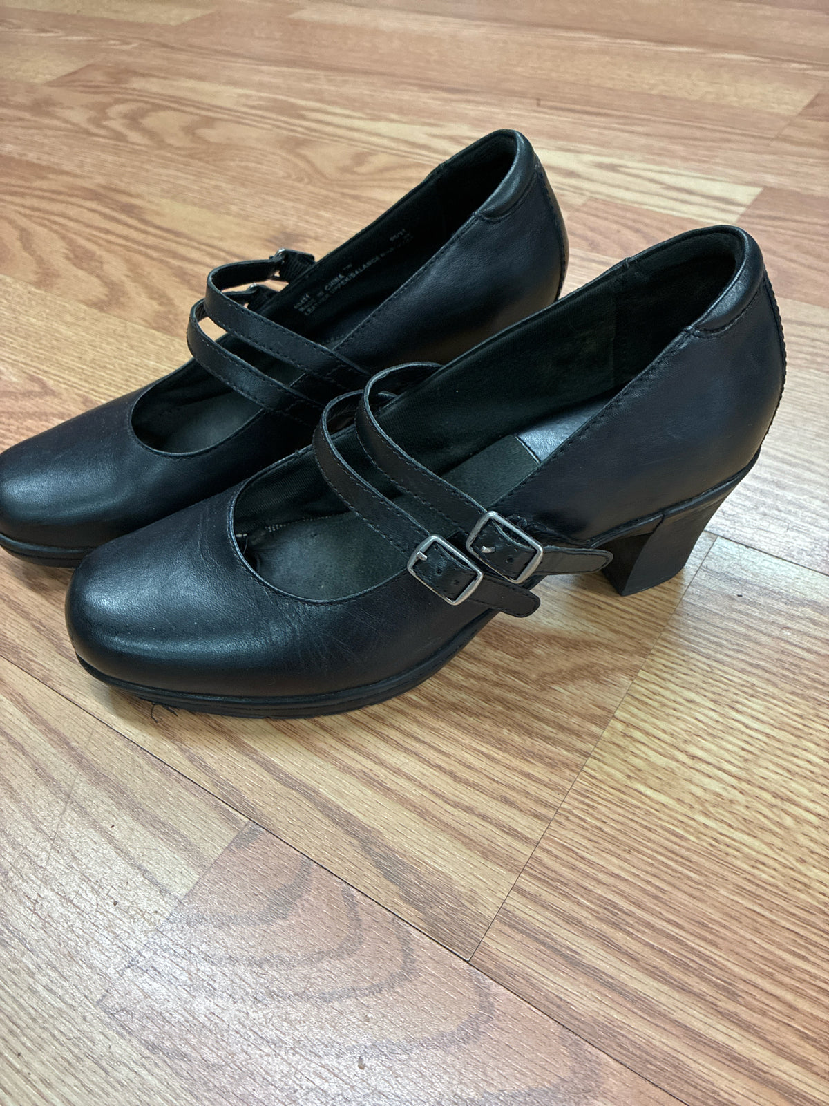 7W Clarks Black Womens Shoe