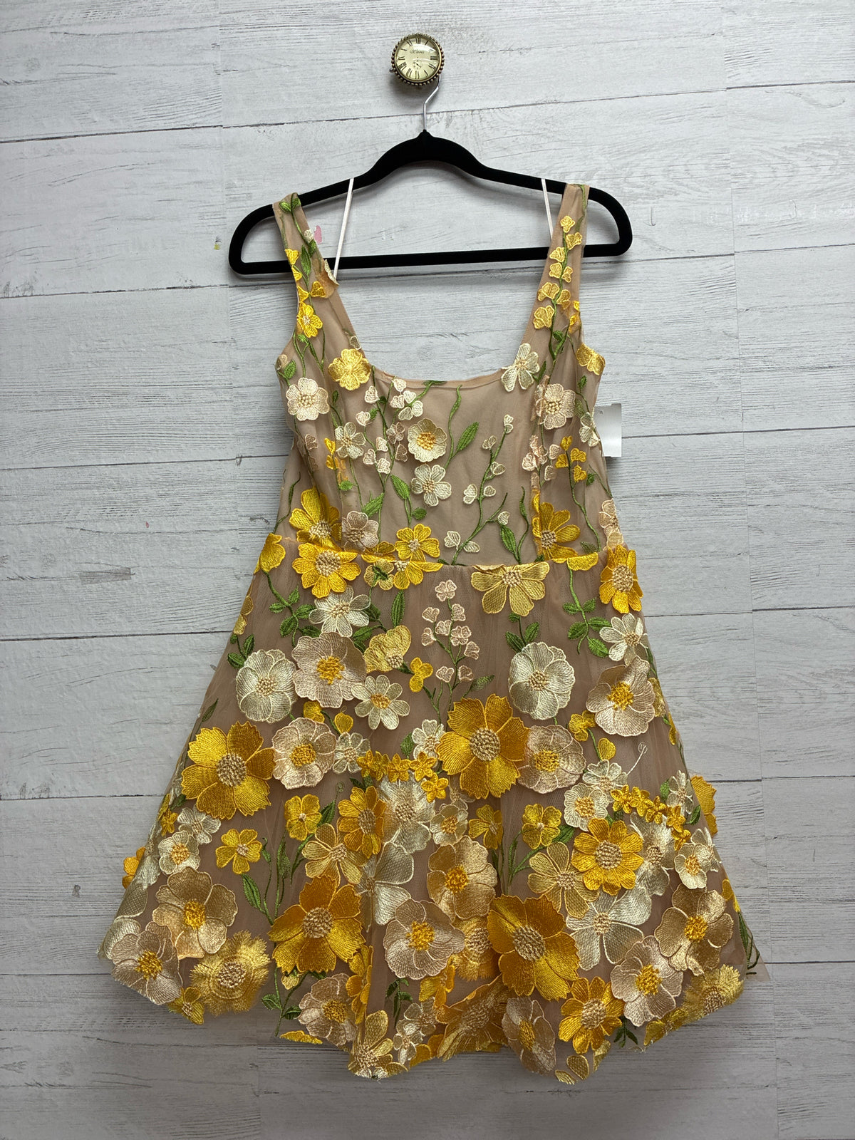 Size S ina tan/yellow GOWN