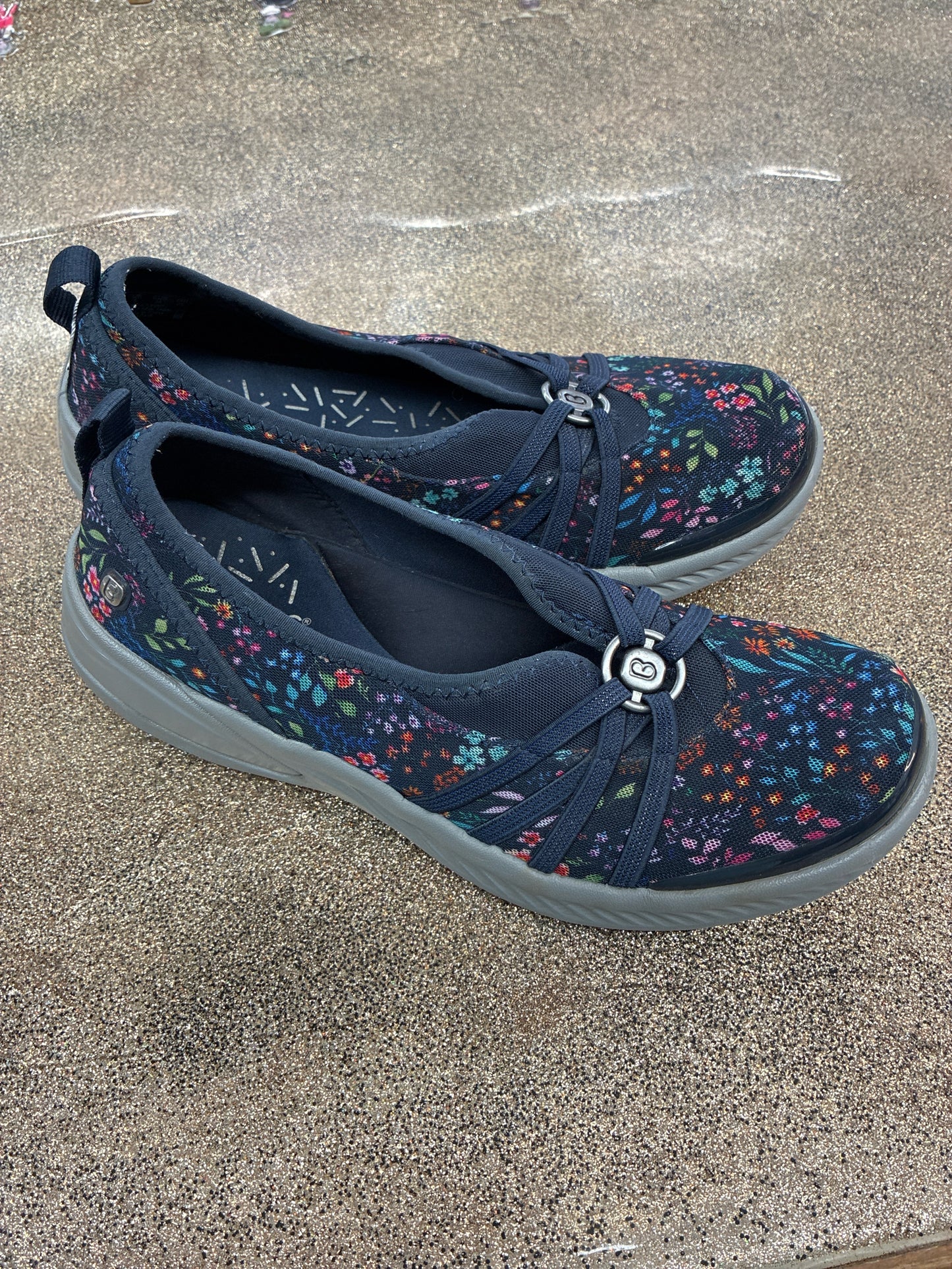8 bzees Navy Womens Shoe