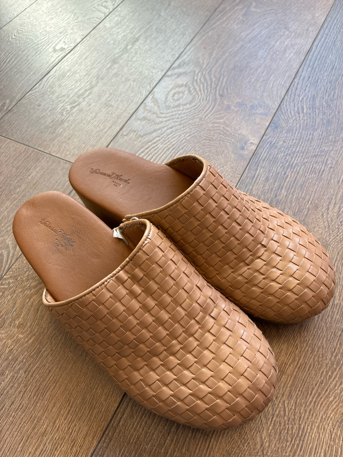 7.5 Universal Threads Brown/tan Womens Shoe