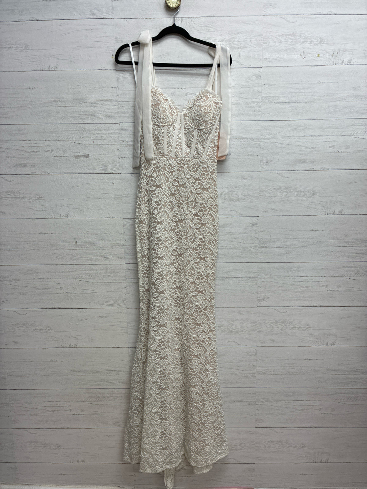 Size 3/4 City Studio white/nude GOWN