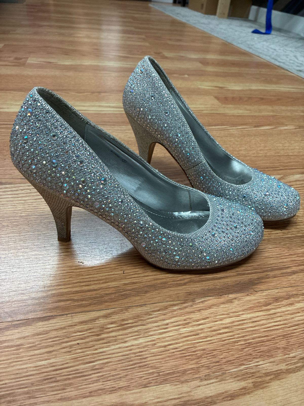 9 Dream Pairs Silver Womens Shoe