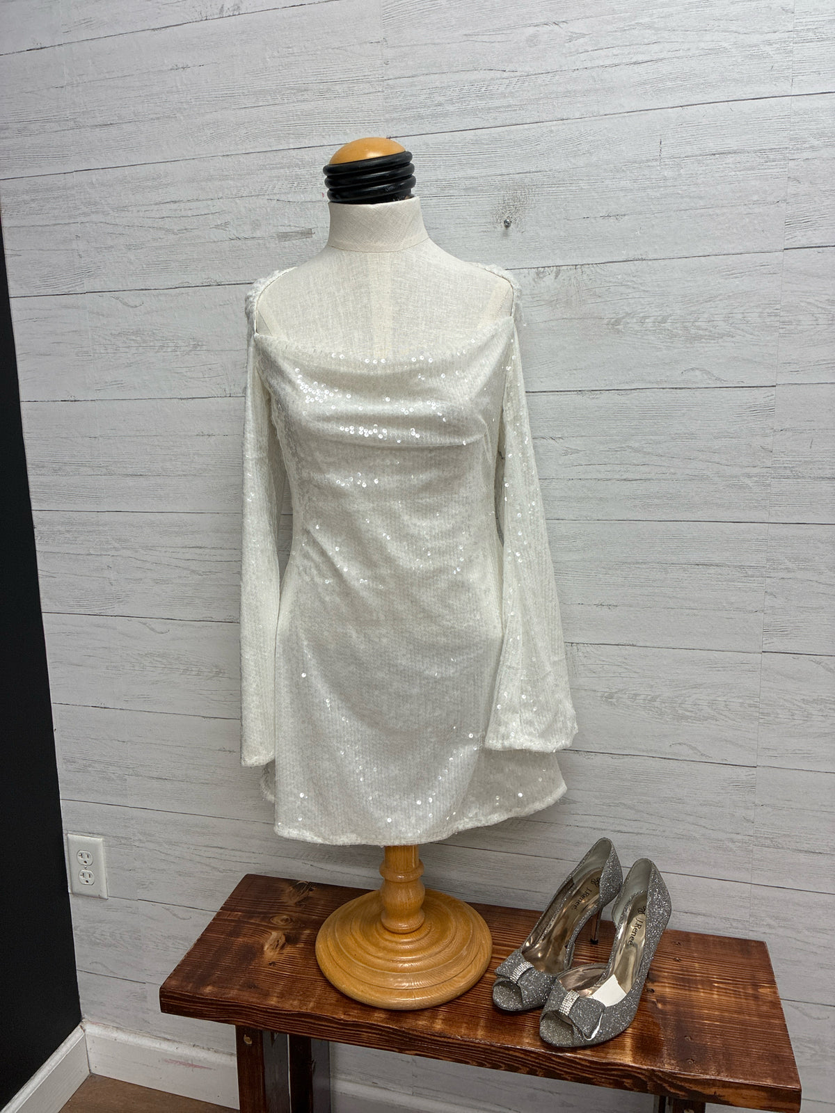 Size 6 BEGINNING White GOWN
