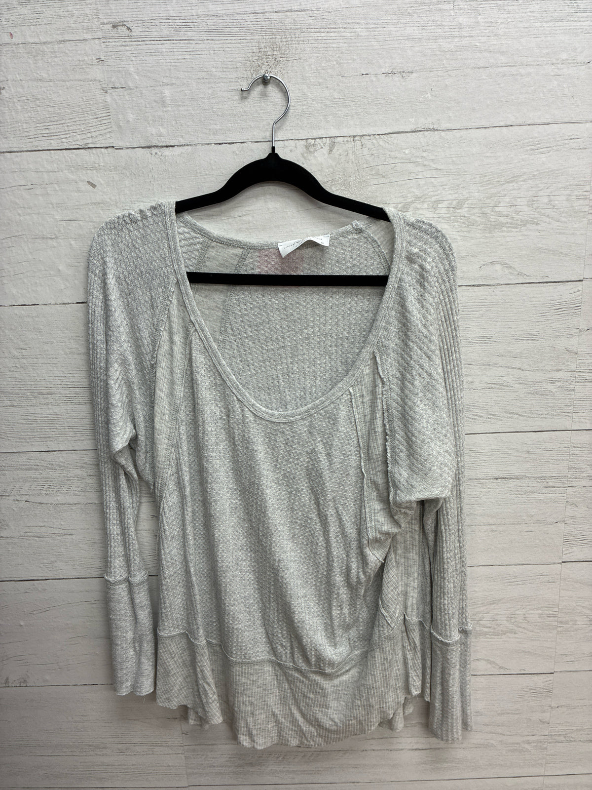 Size M Pink Lily Gray Womens Shirt