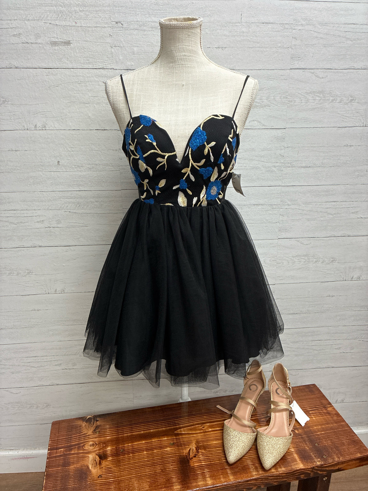 Size 1 Social Code Black GOWN