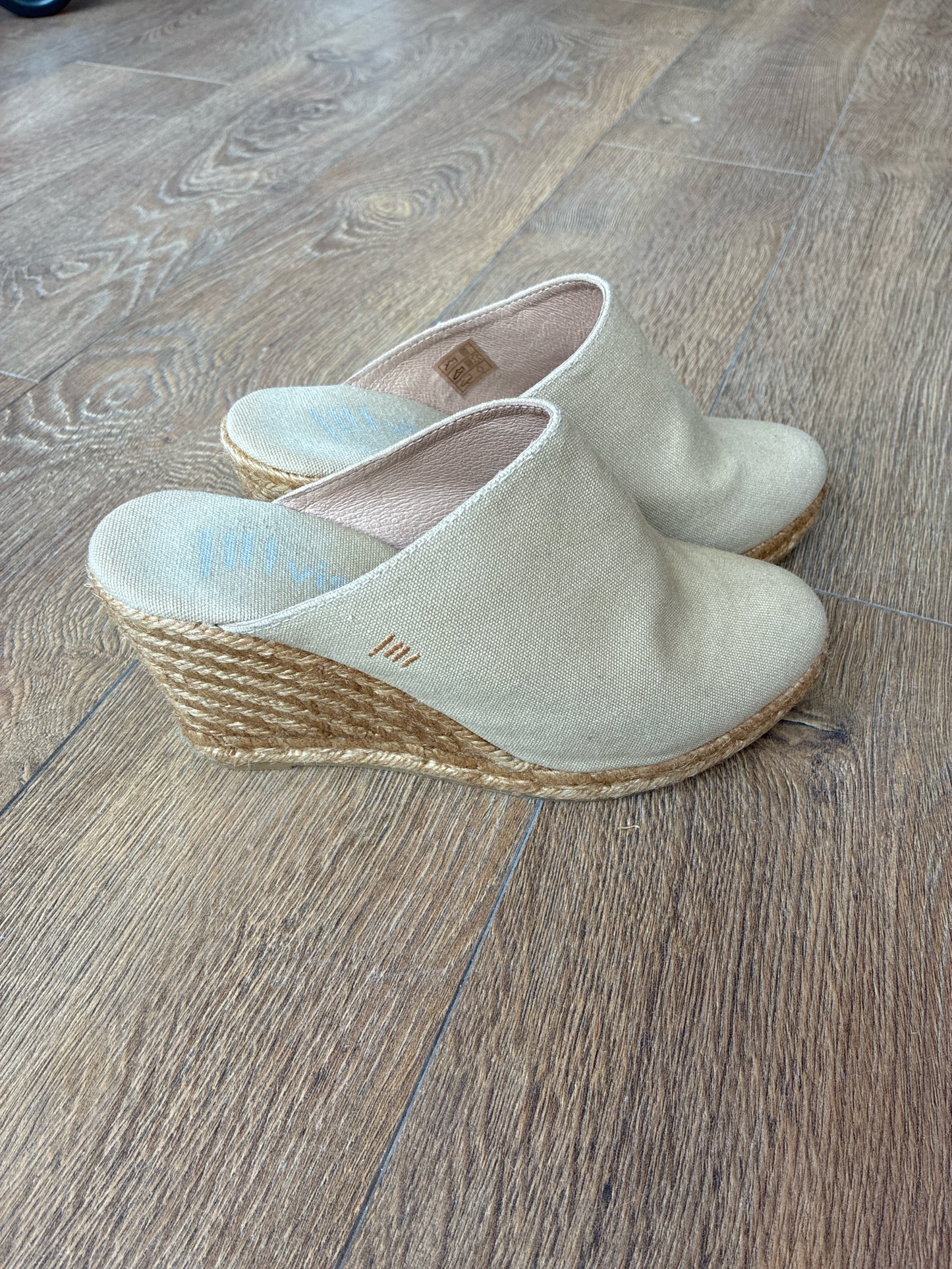38 Viscata Tan Womens Heels