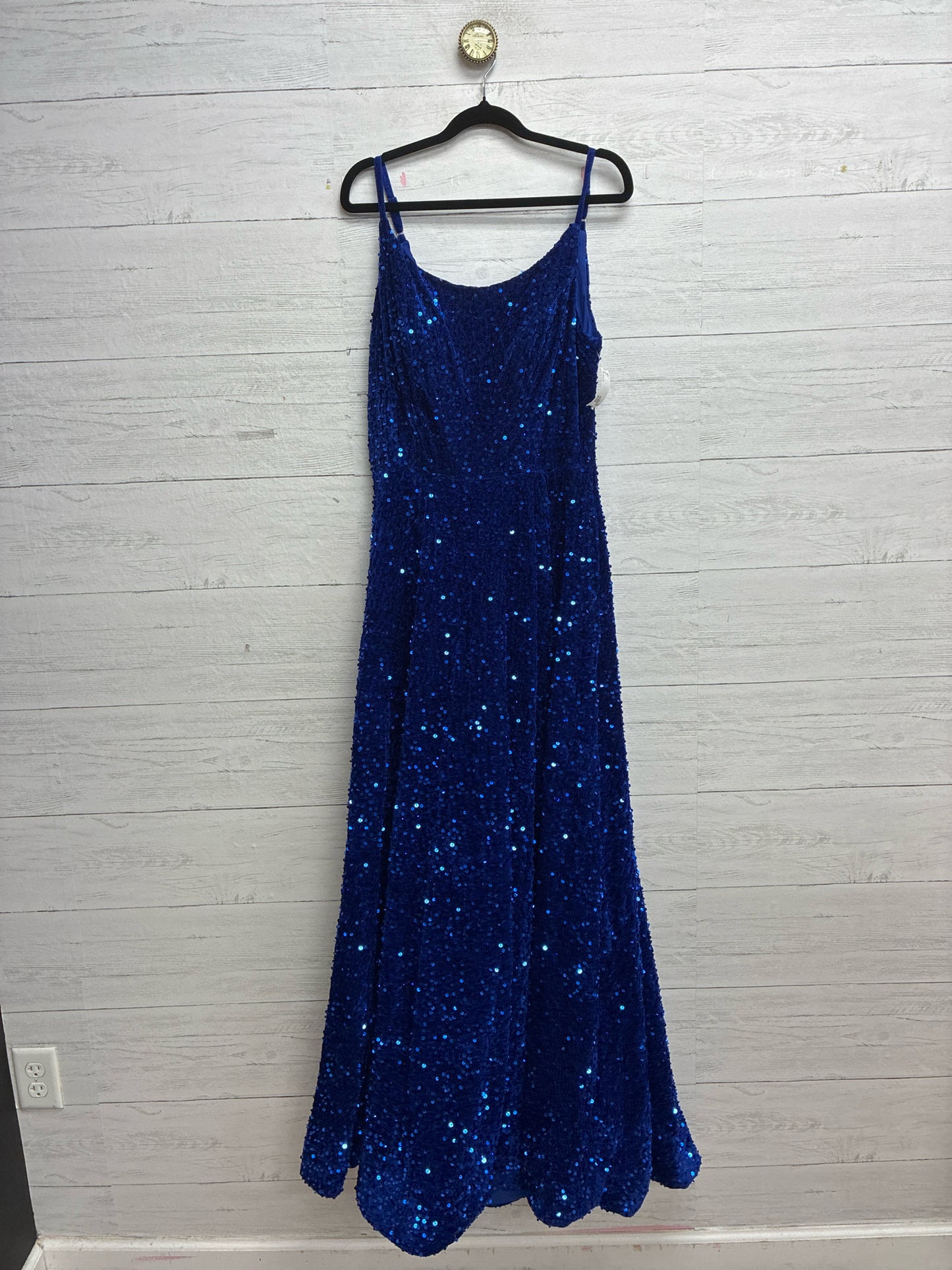 Size M/L N/A Blue GOWN