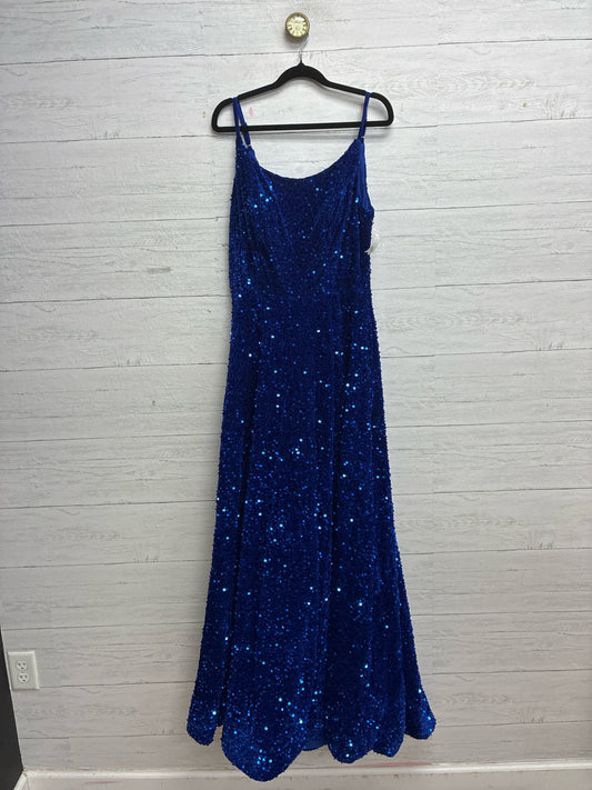 Size M/L N/A Blue GOWN