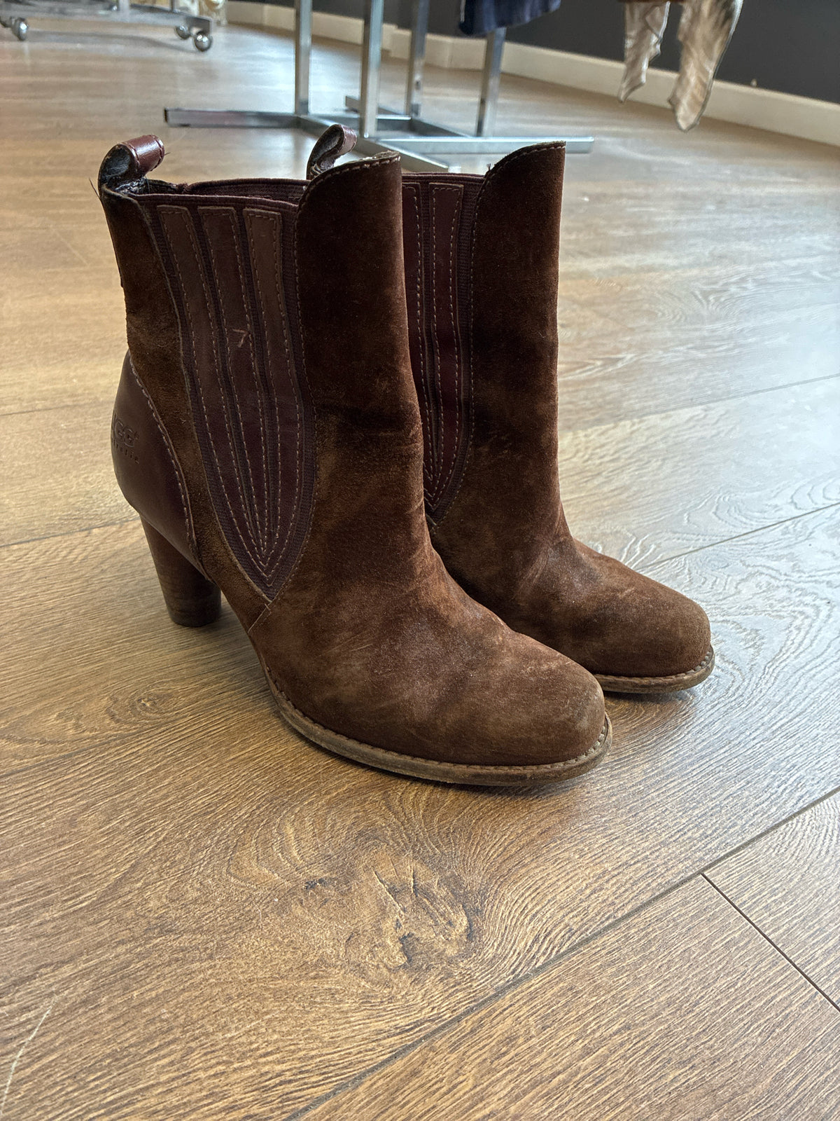6 UGG Brown Womens Boot