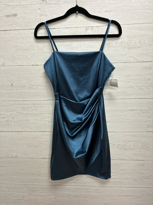 Size M Windsor Blue GOWN