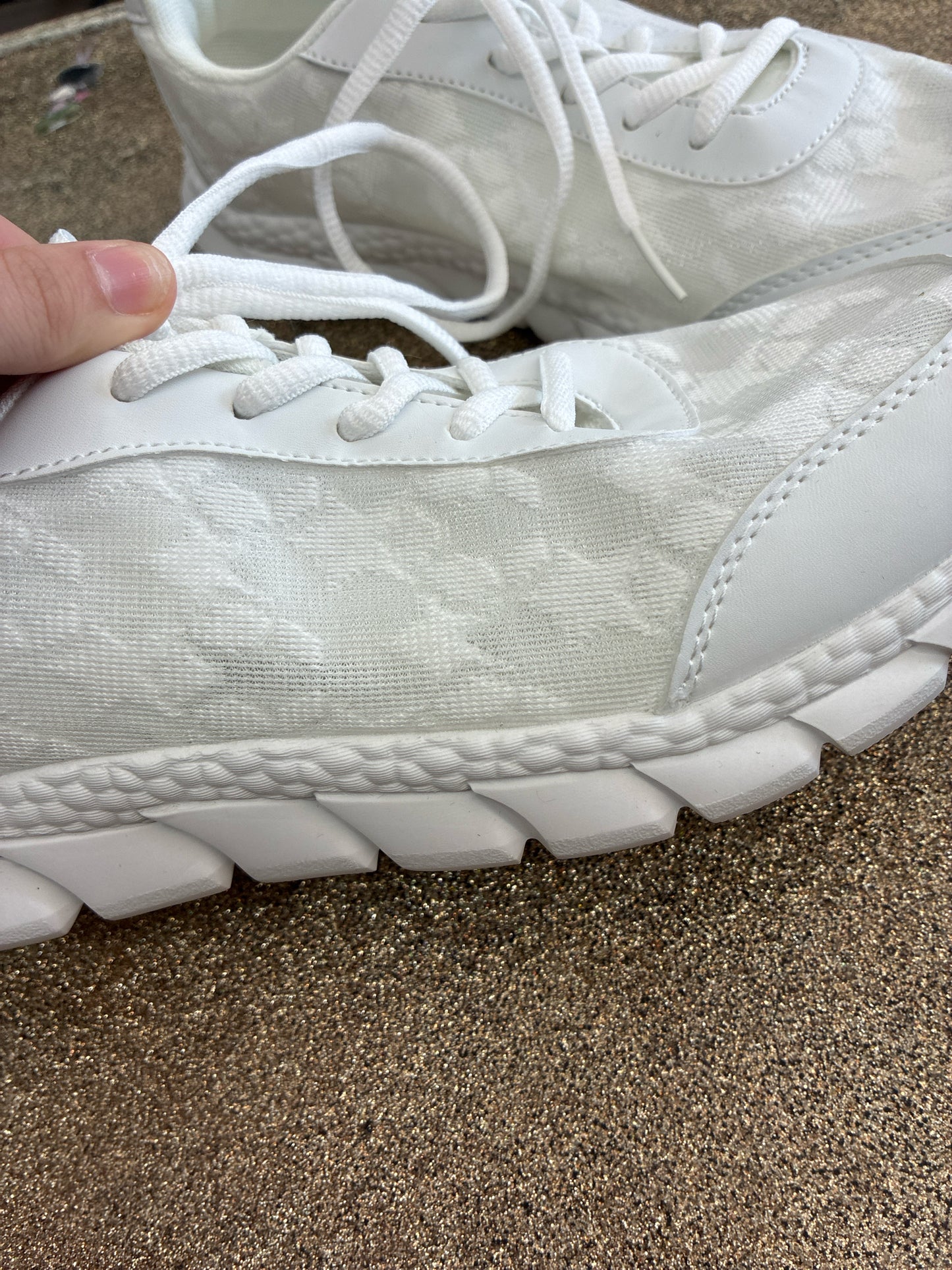 10 N/A White Womens Shoe