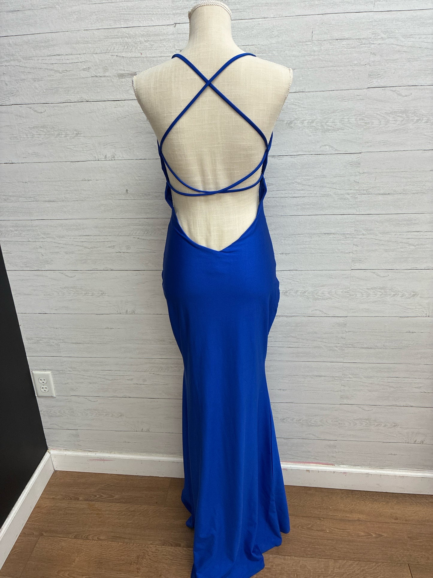 Size L Windsor Blue GOWN