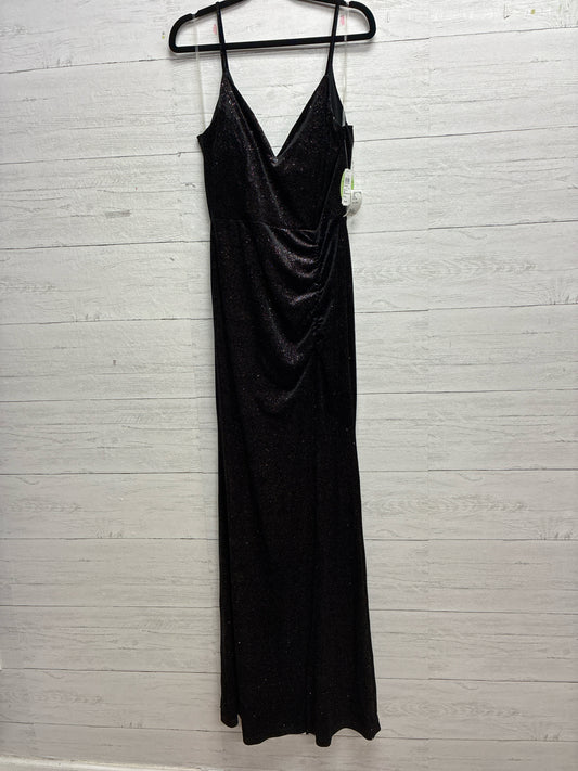 Size M Windsor Black GOWN