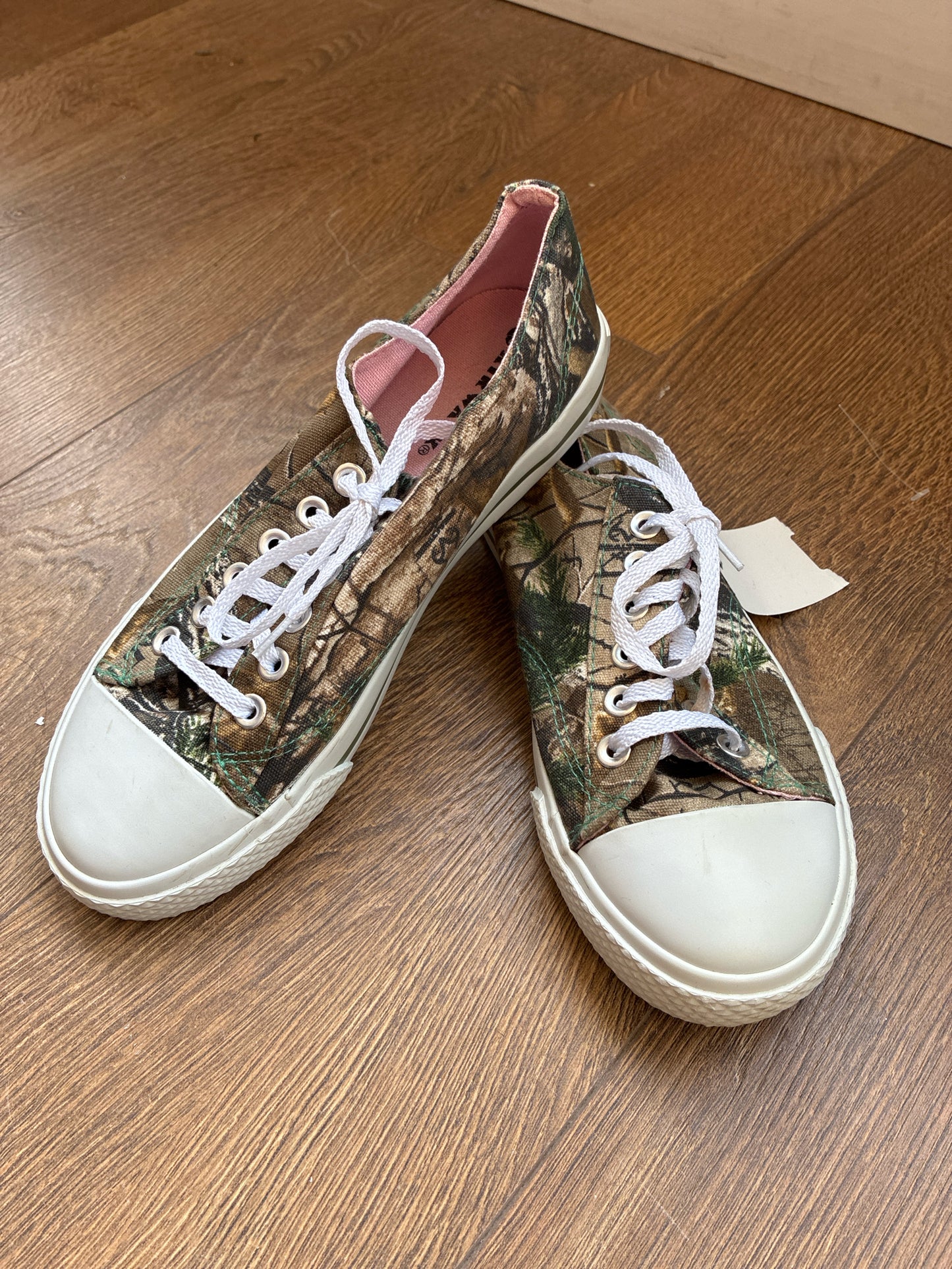 6 Airwalk Womens Shoe