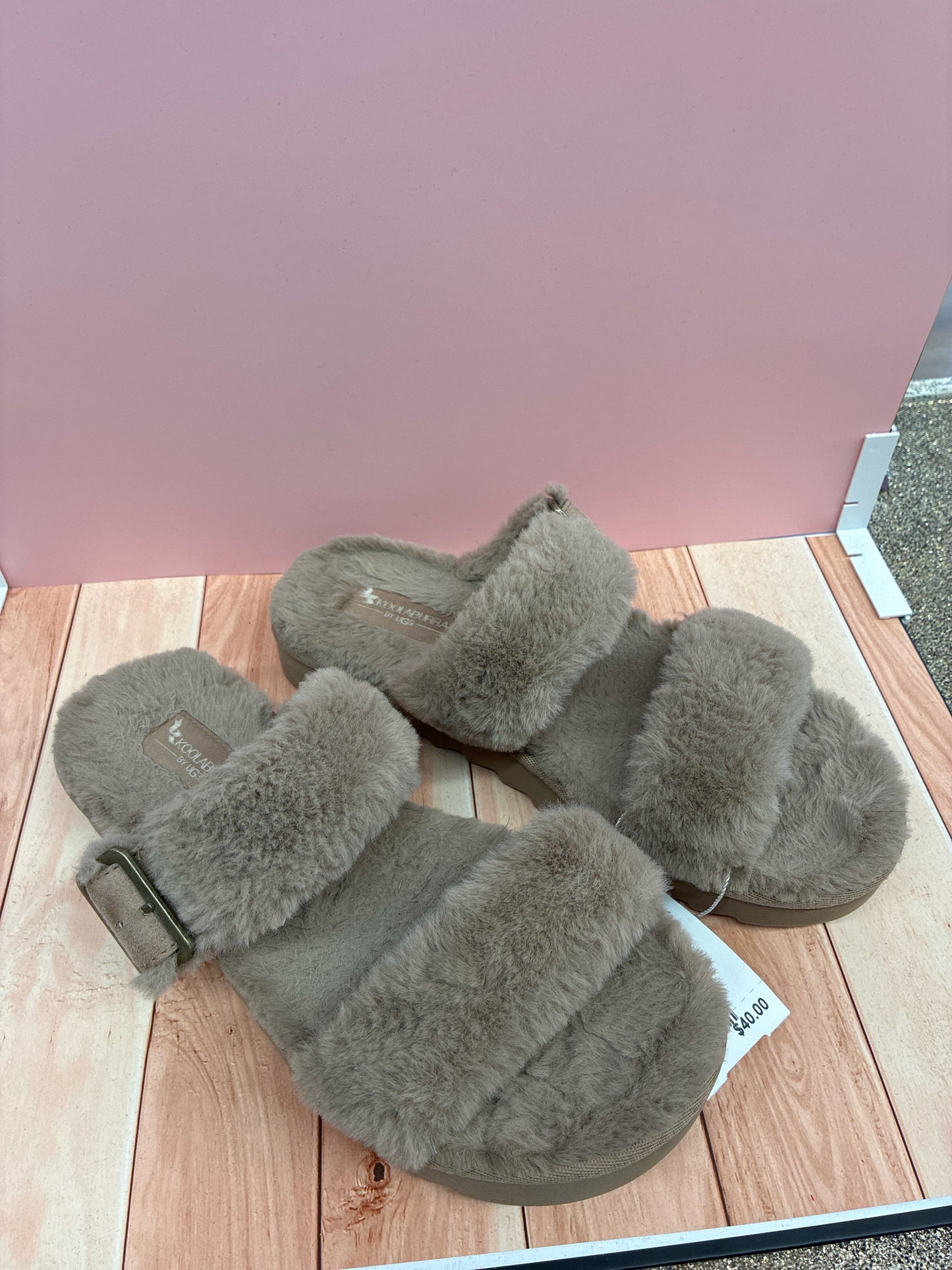 7 UGG Brown Womens Sandal