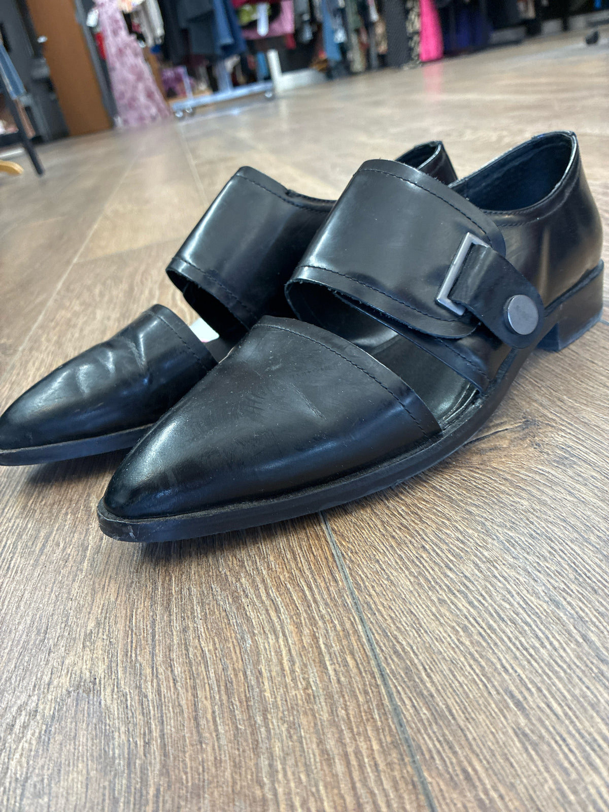 38 Luxury Rebel Black Womens Shoe