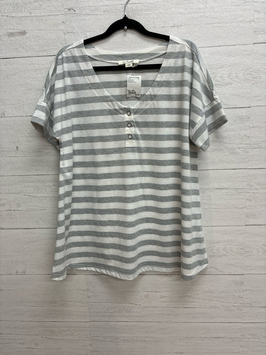 Size S/M Simply Noelle Grey/white Womens Shirt