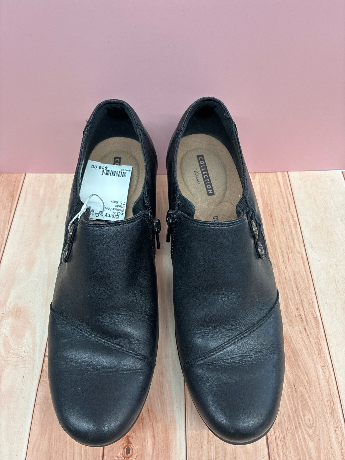 7.5 Clarks Black Womens Shoe