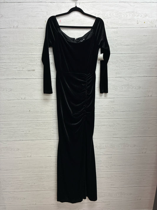 Size M Windsor Black GOWN