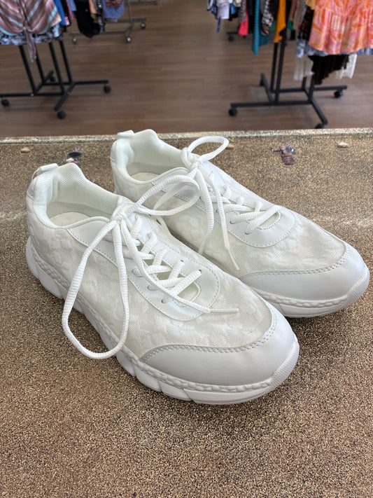 10 N/A White Womens Shoe