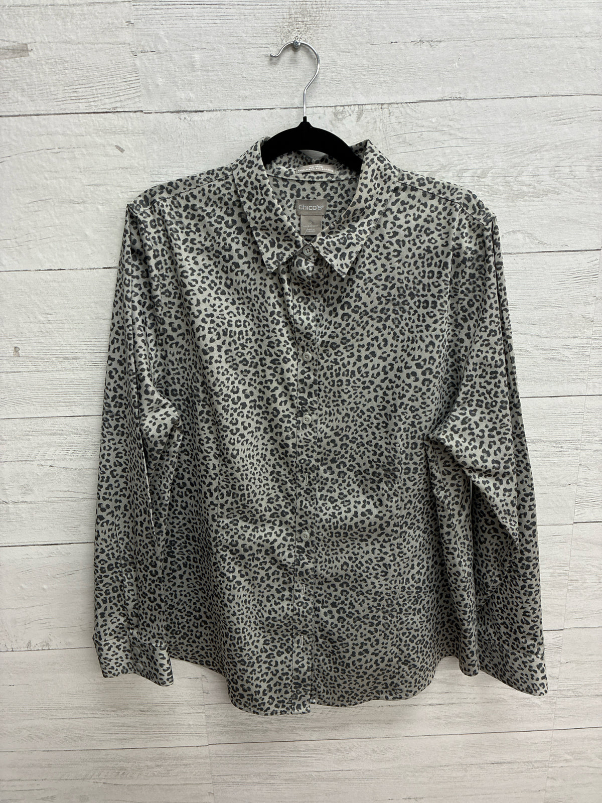 Size 2 Chico's ANIMAL PRINT Womens Shirt