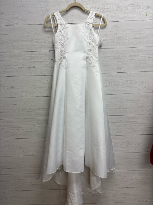 Size 0 N/A White GOWN