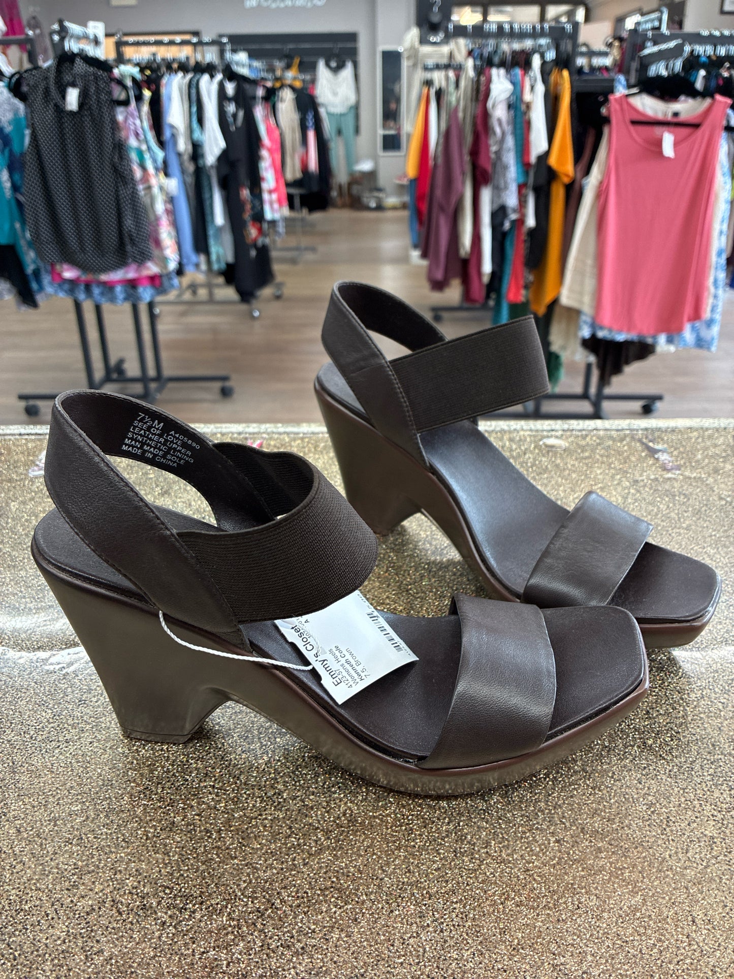 7.5 Kenneth Cole Brown Womens Heels