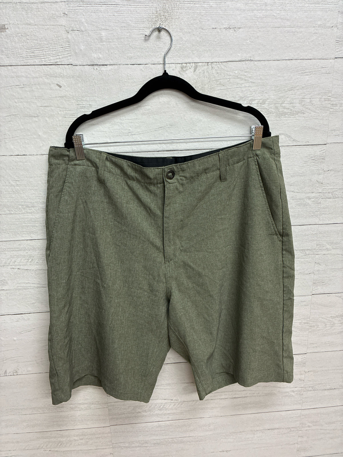 Size 38 volcom Green Mens Shorts