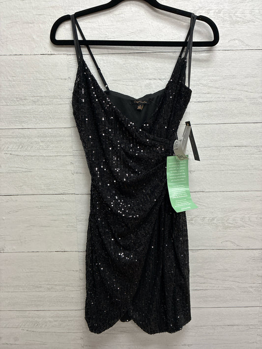 Size 3 City Triangles Black GOWN