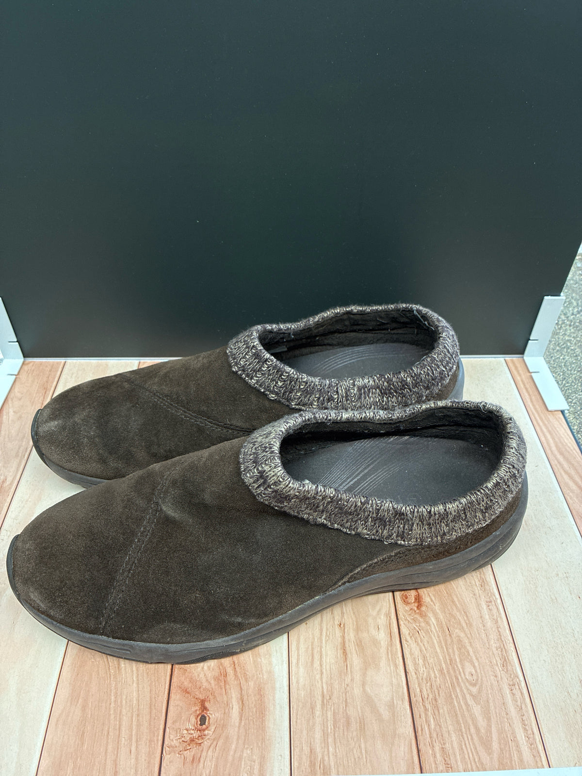 9.5 Vionic Brown Womens Shoe