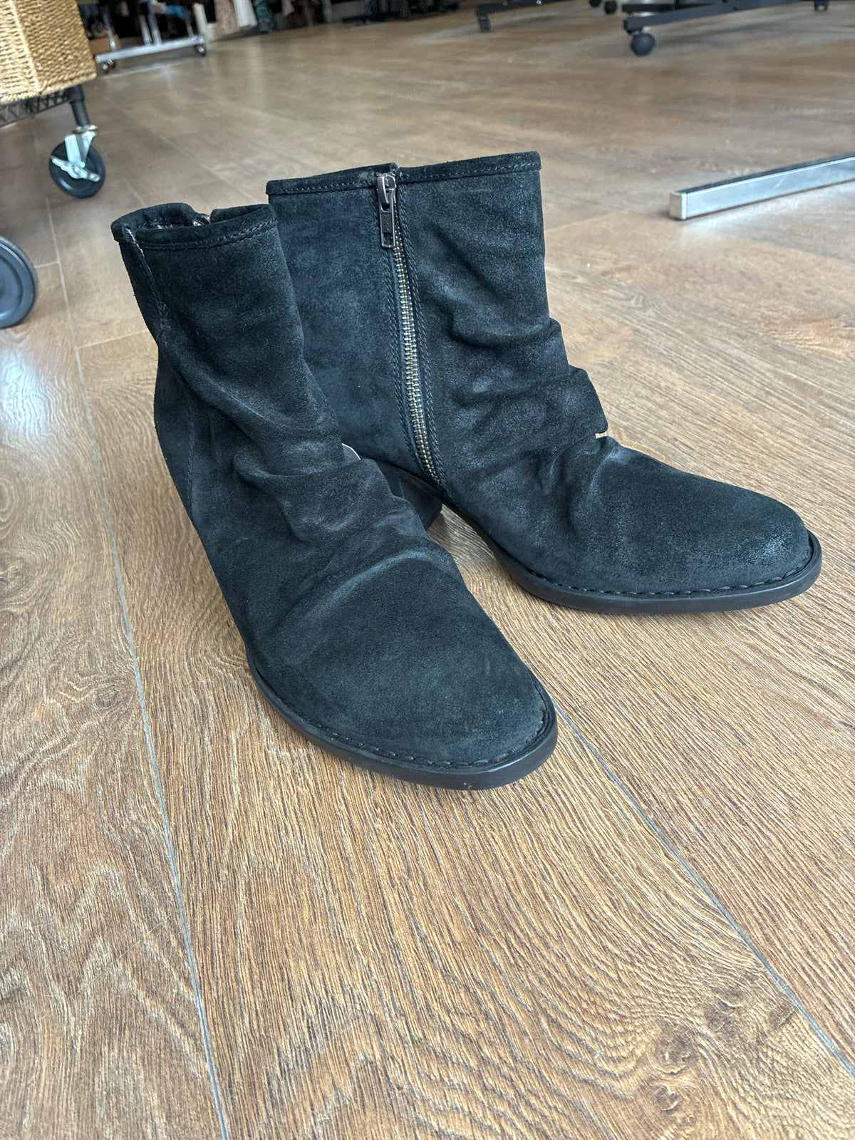 9.5 BORN Black Womens Boot
