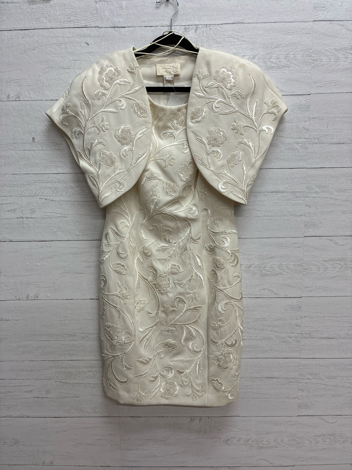 Size 6 Off White GOWN