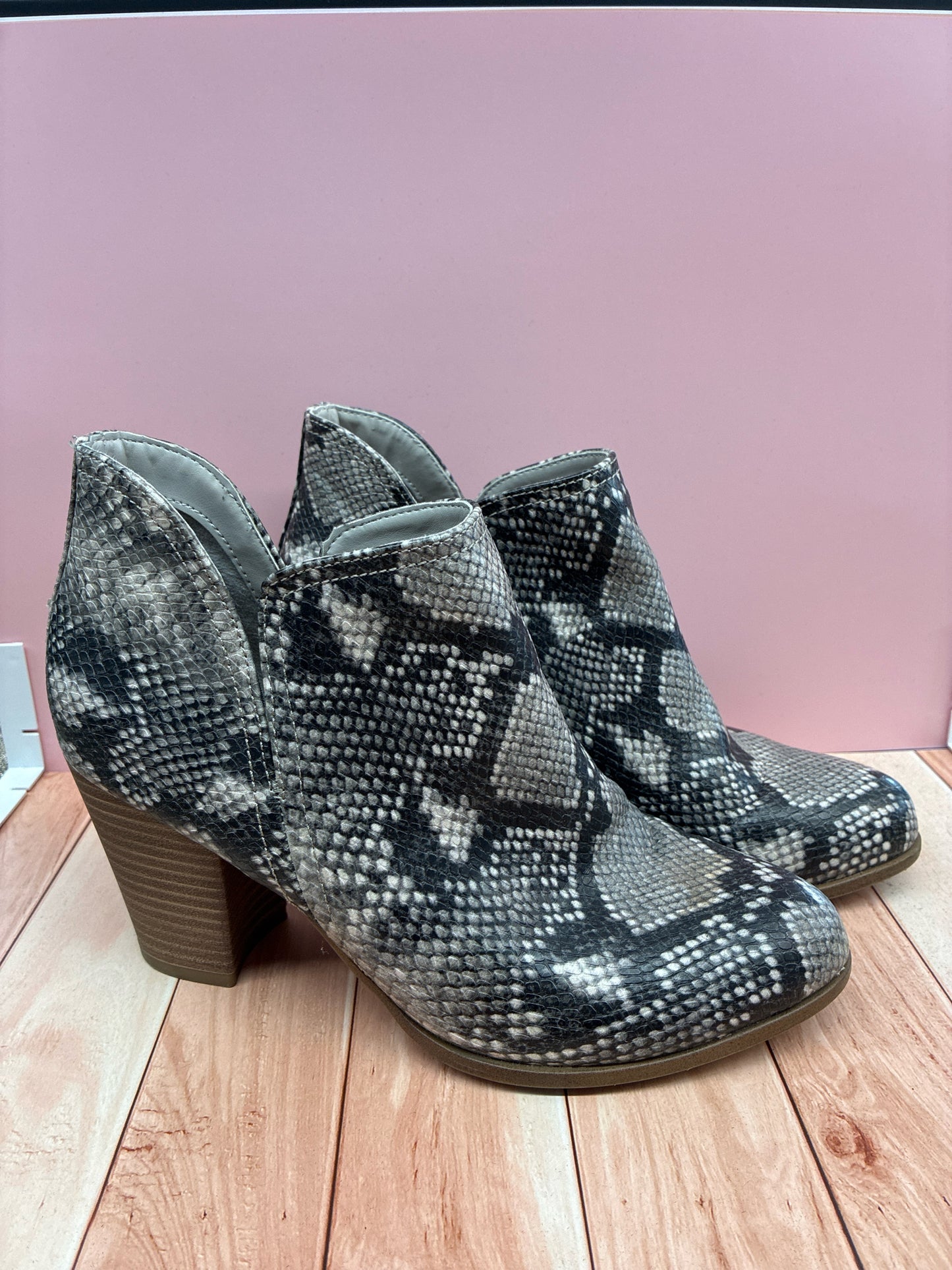 7 Fergalicious Grey Womens Boot