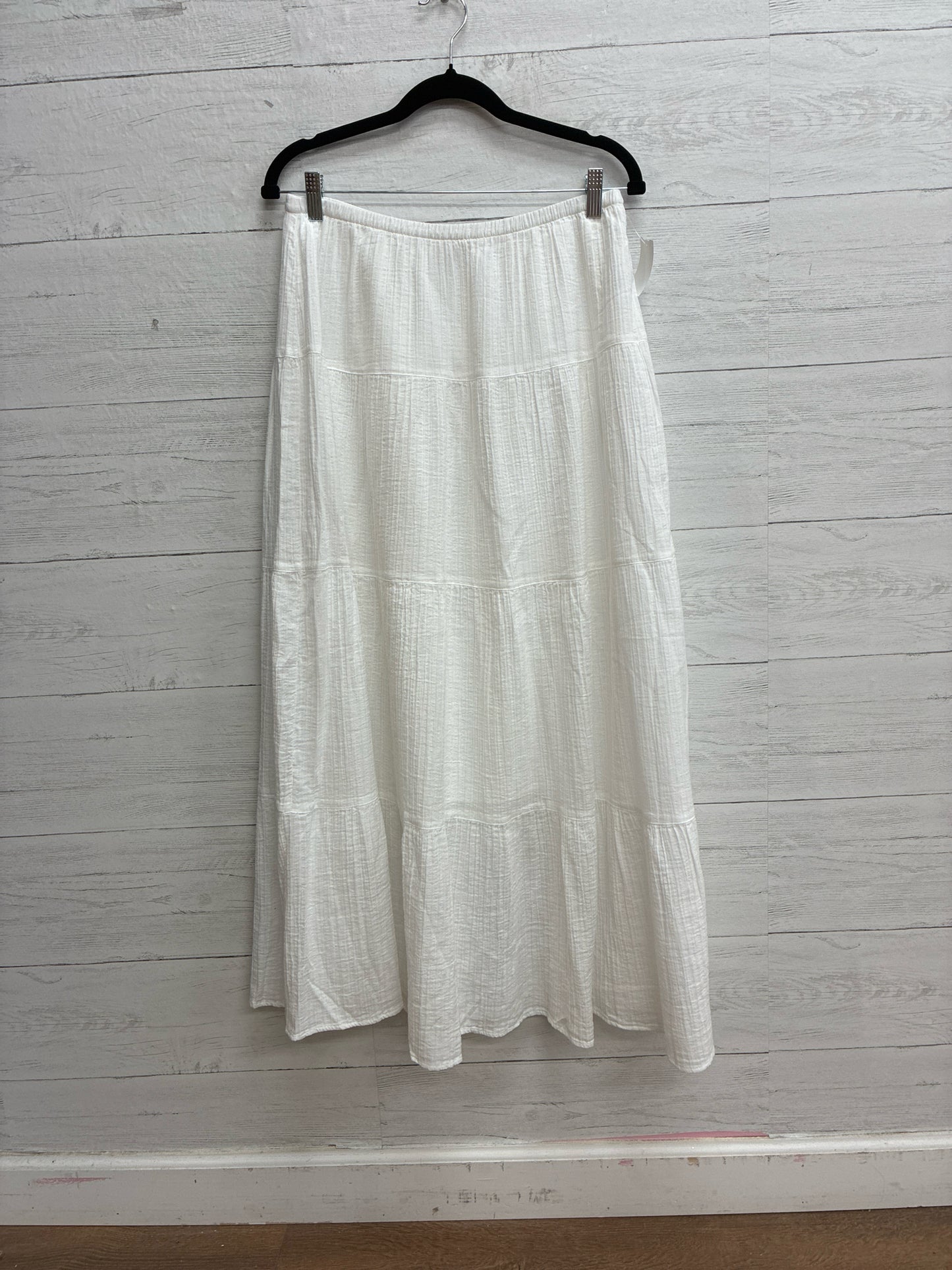 Size M Universal Threads White Skirt