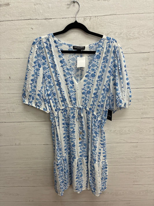 Size XL Absolutely Famous Blue/White Dress/Evening Wear