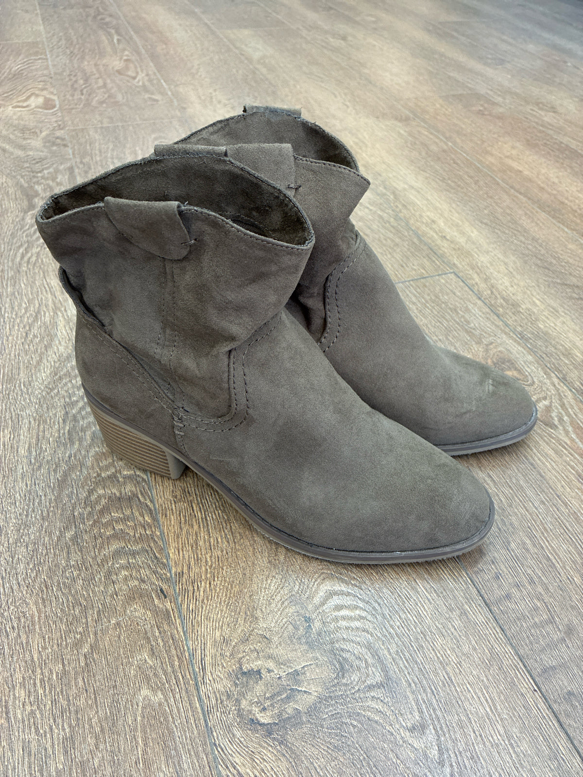 8.5 Merona Taupe Womens Boot