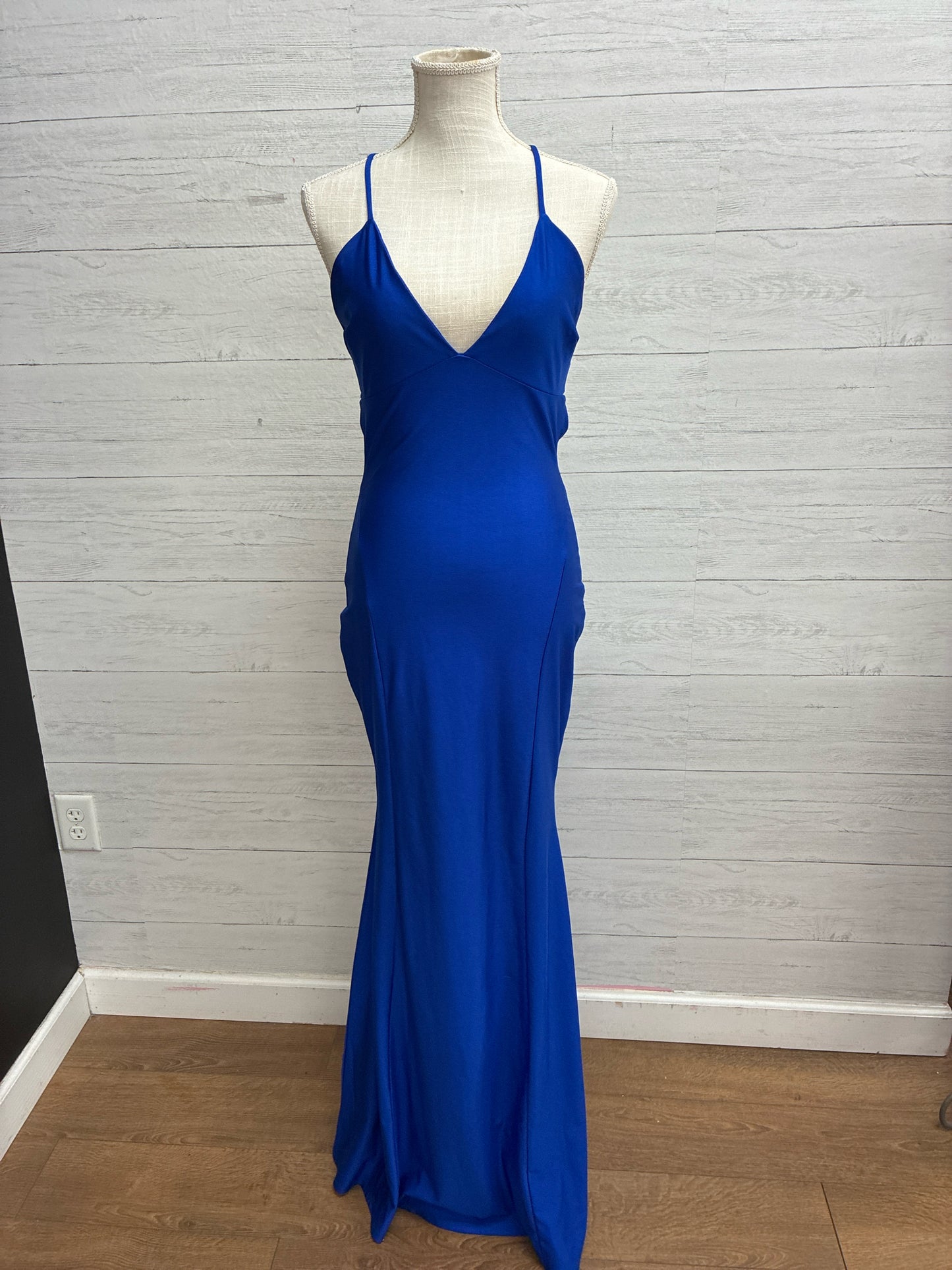 Size L Windsor Blue GOWN
