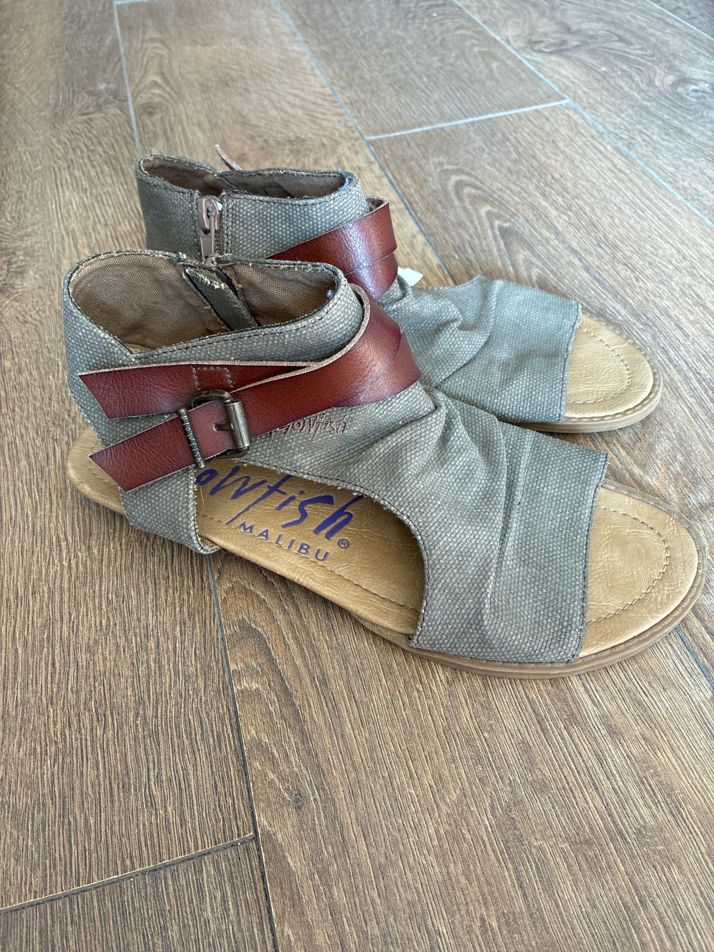 9 Blowfish Grey Womens Sandal