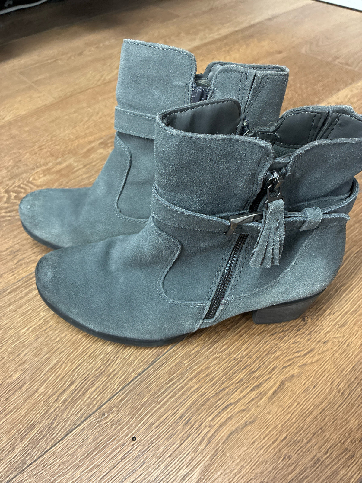 7.5W Earth Origins Gray Womens Shoe
