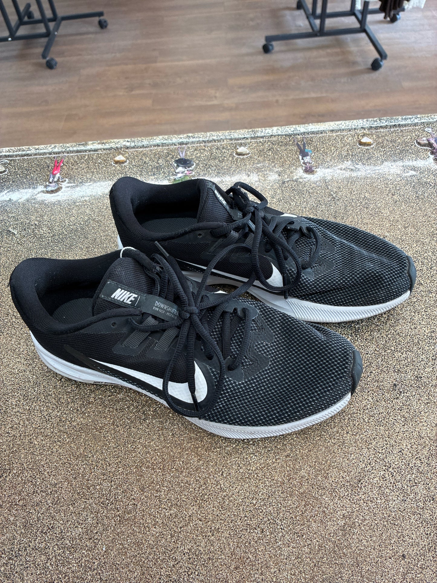 8.5 Nike Black Womens Shoe