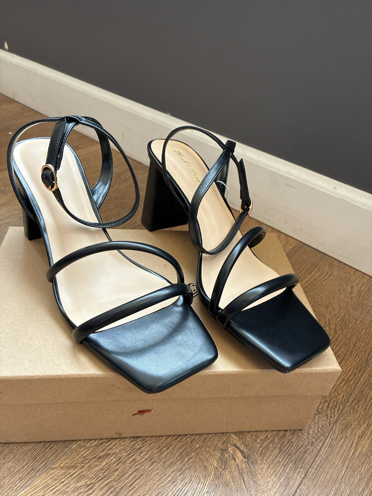 10 Elisabet Tang Black Womens Shoe