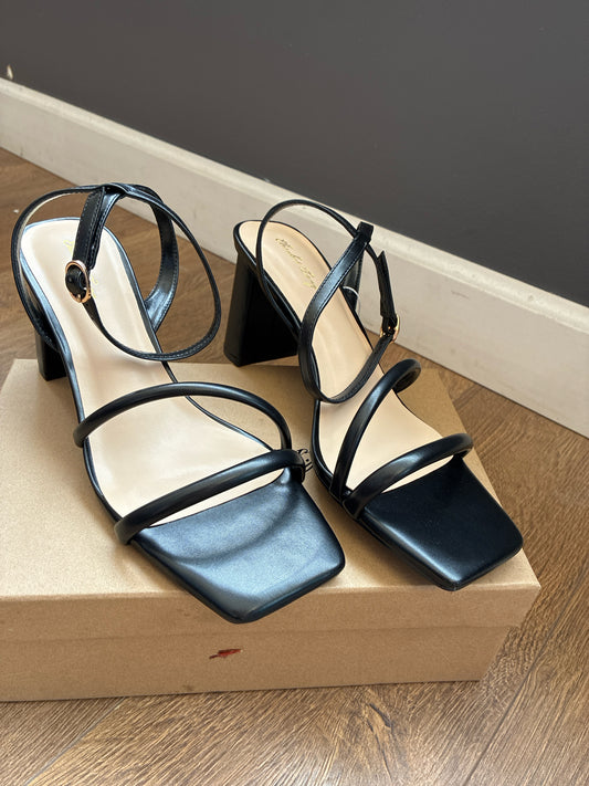 10 Elisabet Tang Black Womens Shoe