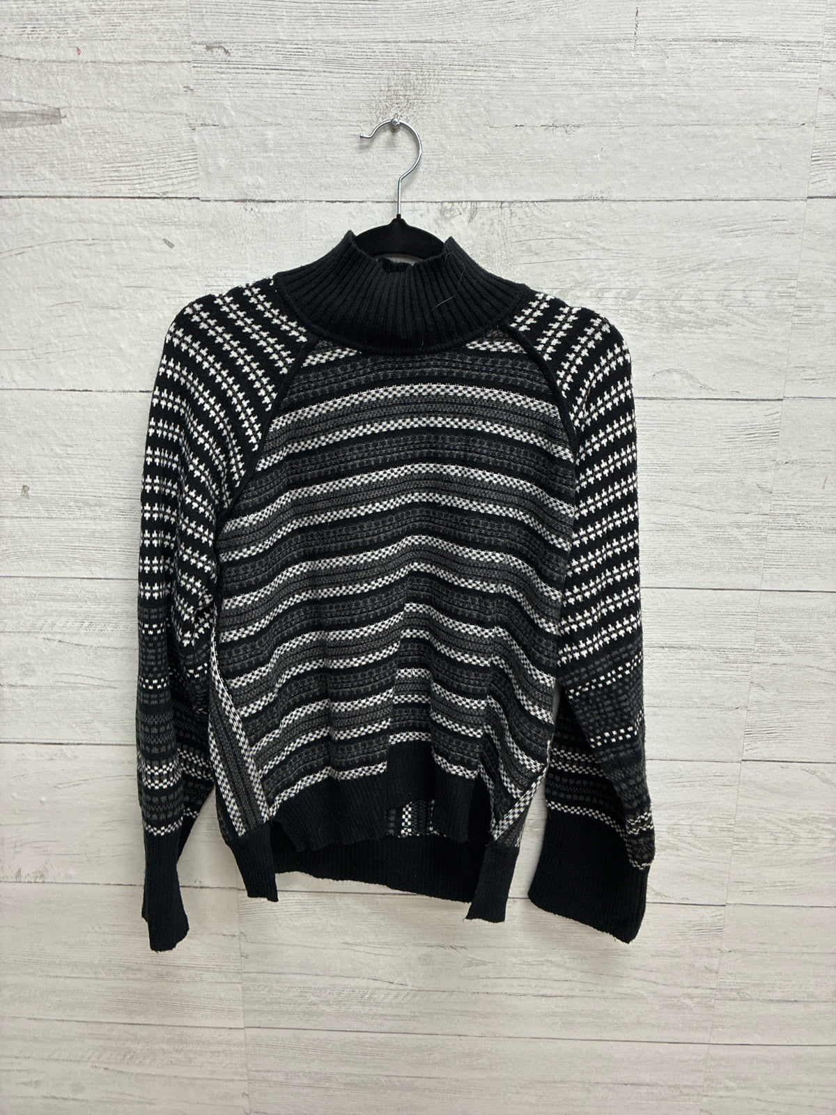 Size M Cyrus Black/White Womens Shirt