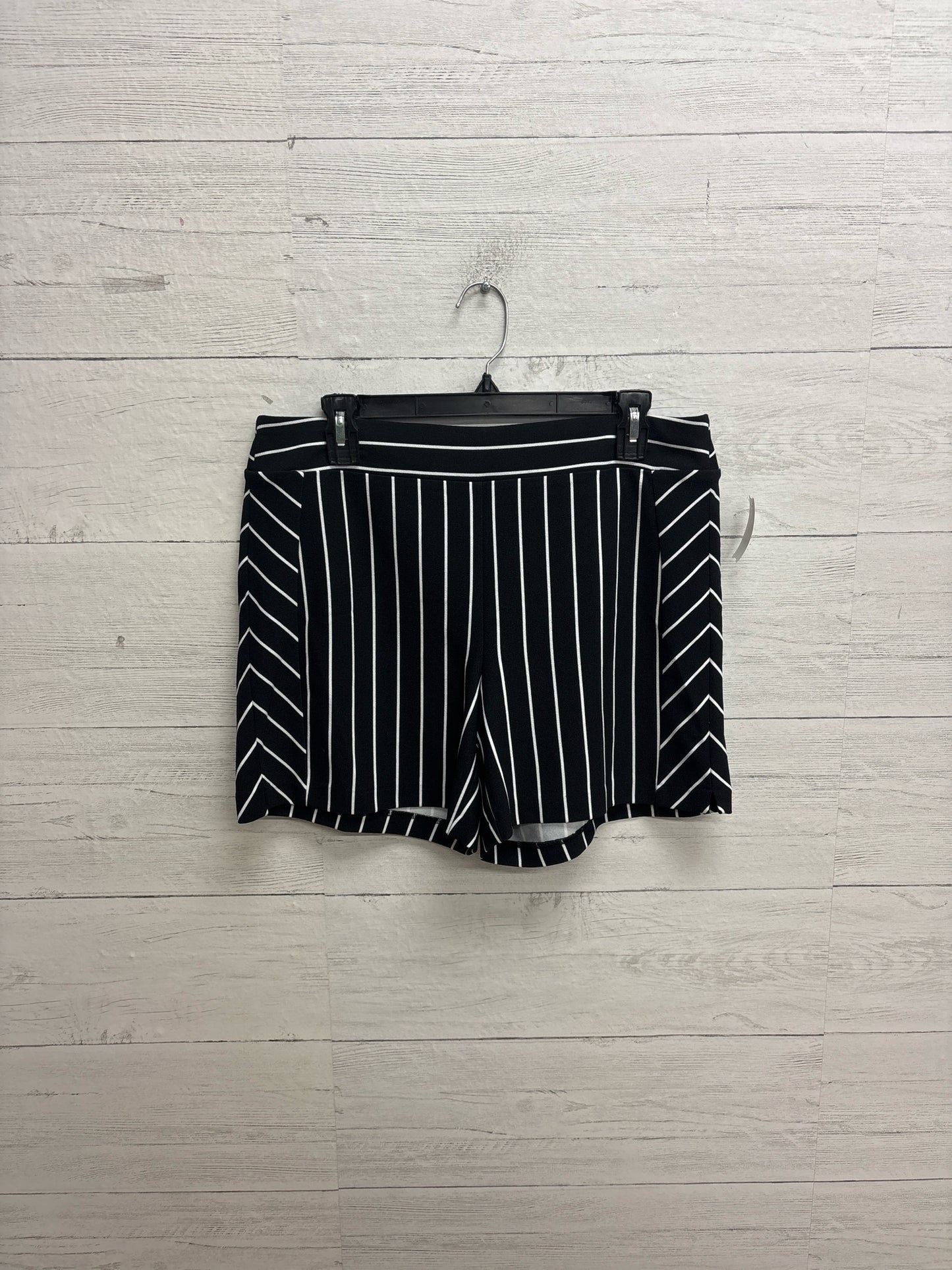 Size 8 INC Black/White Womens Shorts