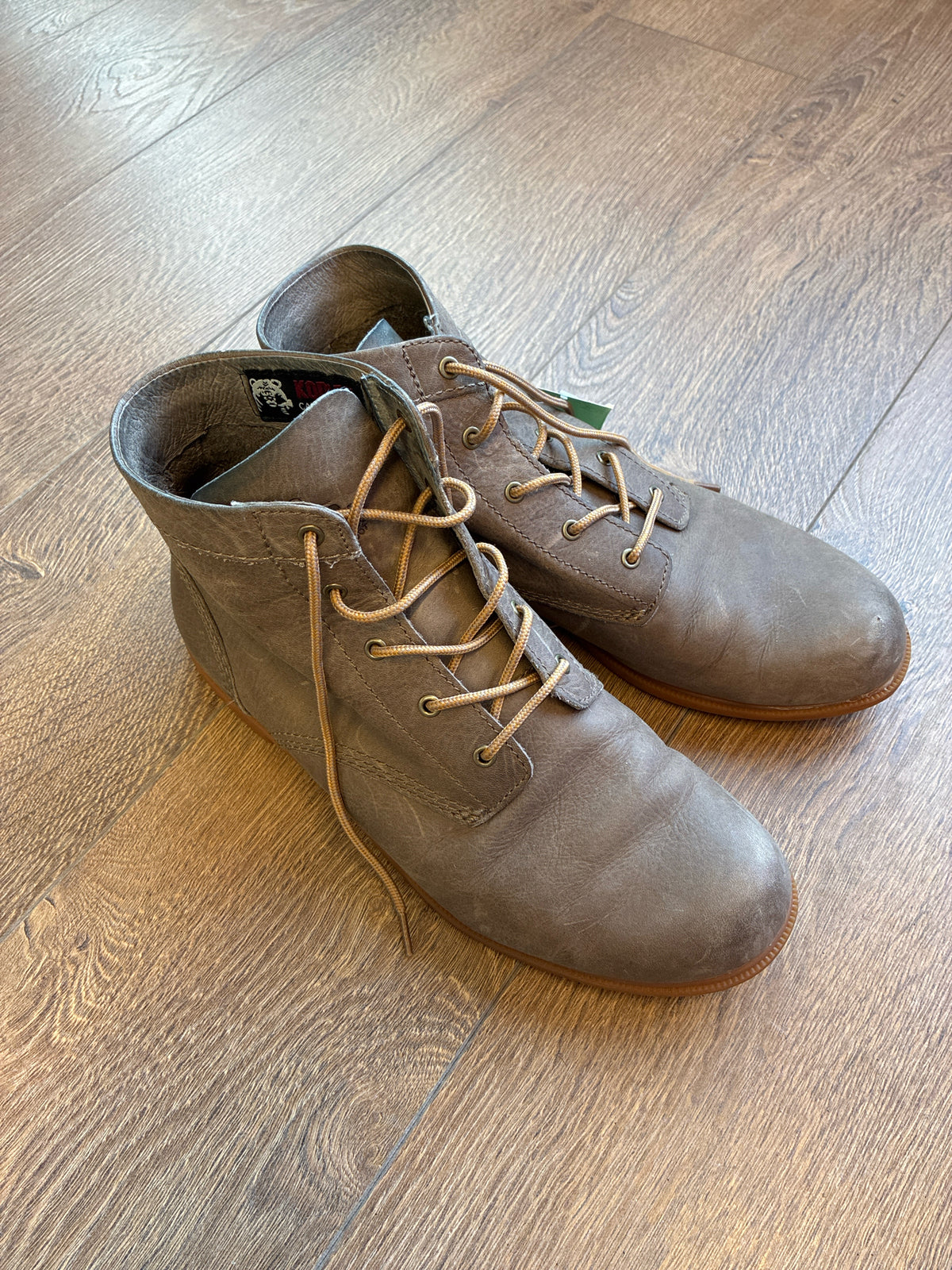 8.5 Kodiak Tan Womens Shoe