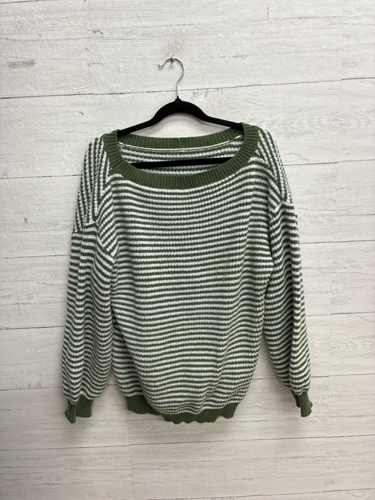 Size M Green/White Womens Sweater