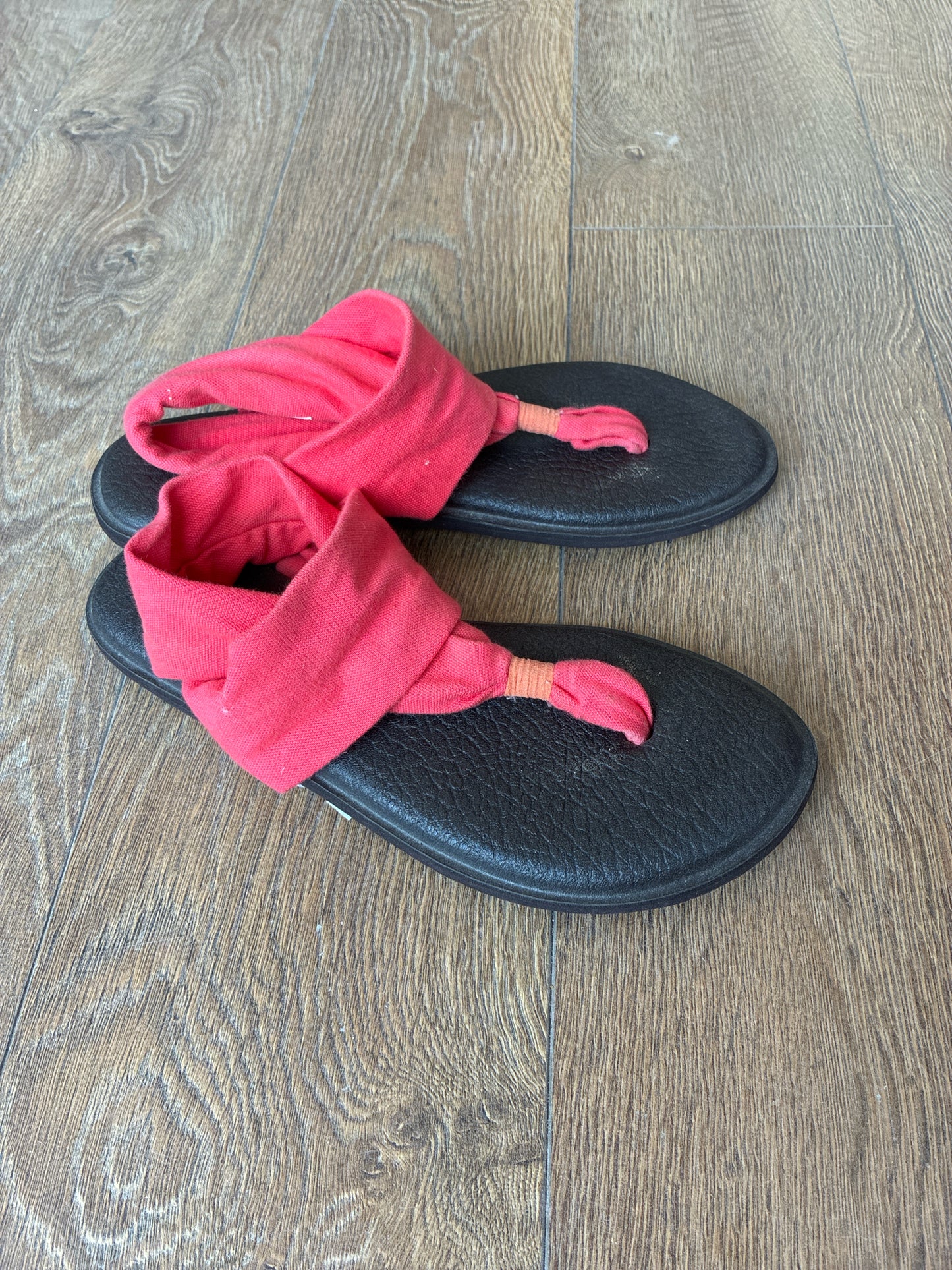 8 sanuk shoes Pink Womens Sandal