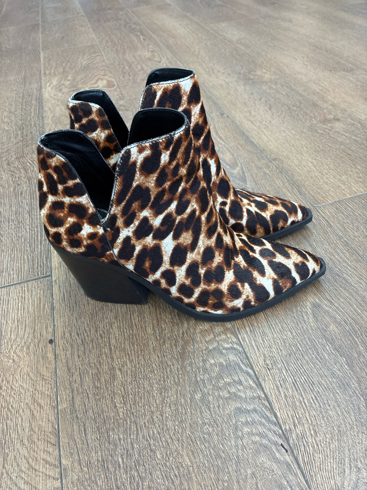 7.5 gianni Bini Womens Boot